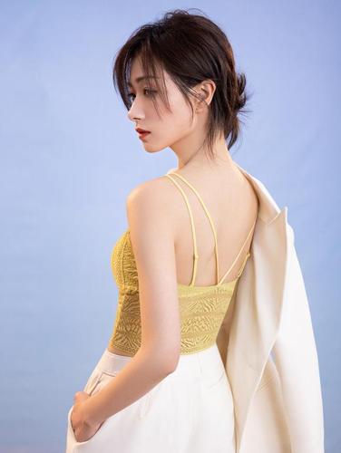 万茜个性写真,"不正经"的万茜也很好看