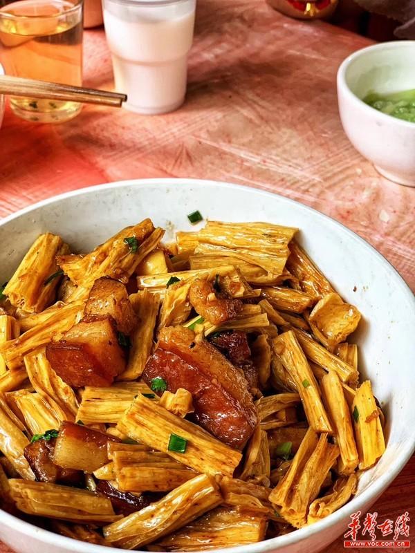 小唐下班吃了啥②|老旧小区飘出的 是记忆里的味道