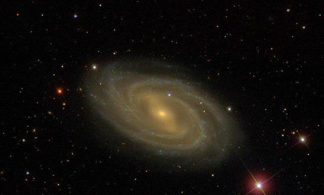 例如,m109星系位于大约8350万光年之外.