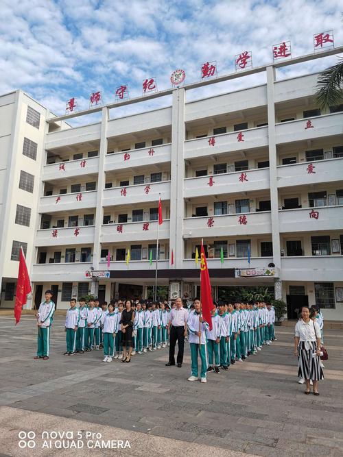 儋州市西庆中学参加烈士纪念日活动
