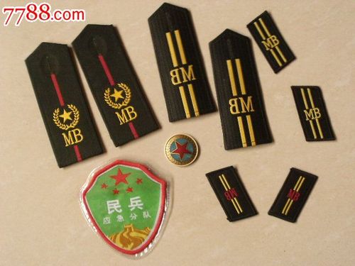 军训的教官军衔是一颗星加一条线,这条线是比较粗的,看样子不是一毛一