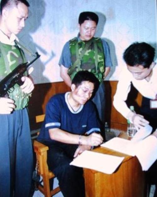 2000年湖南悍匪张君落网,宣判后,他对两个儿子说了这样一段话