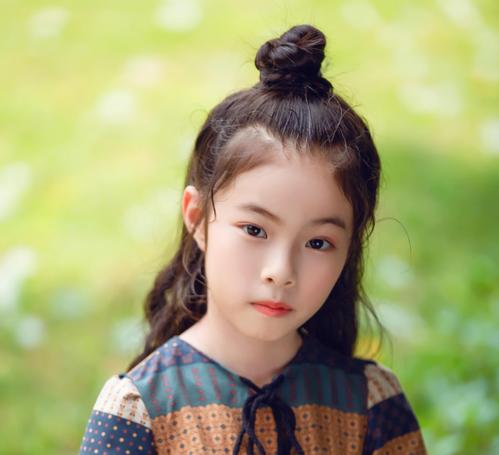 童星歌手姜艾嘉首发单曲《童年的萤火虫》