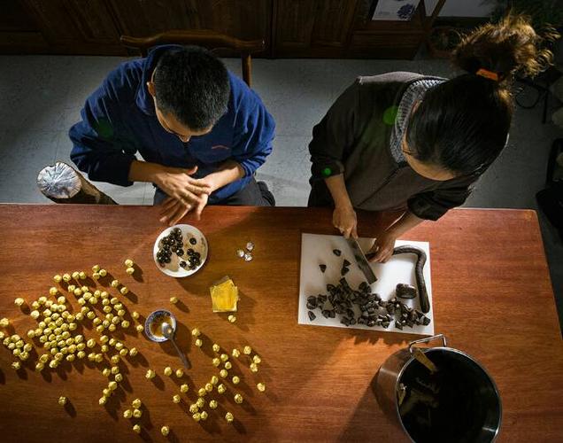 古法手工制作中药蜜丸