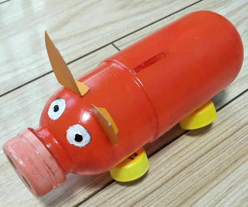 饮料瓶变身小猪存钱罐