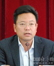 唐强兼任康定县委书记 段毅君已任四川省公安厅副厅长