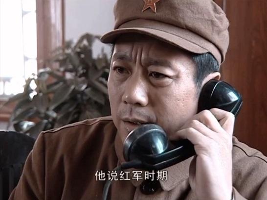 正是因为如此,在李云龙为阻止"hwb"抢夺军火库而打伤人时,马天生揪住