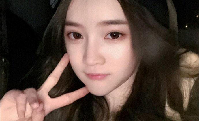 娱乐 网红   近日,在抖音上有一位女孩名叫戴羽彤,因为长相甜美,唱歌