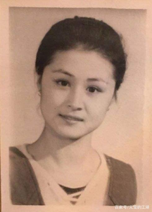 马丽娟近照被赞年轻,看到她表妹"谢大脚"生活照,才真