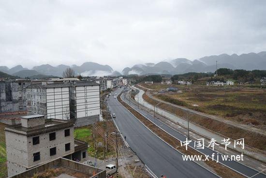 奉节兴隆旅游新城中心景观大道核心段完成油化