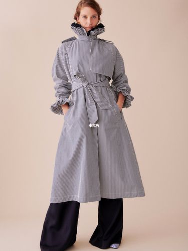 秀场//复古拉夫领_复古_秀场_深圳自由行热门攻略_服装设计_穿搭_金属