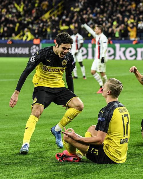 足球场上各路球星进球后的经典动作,你爱学哪一款?