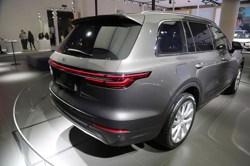 理想智造one 智能电动车,综合续航超700公里,车展实拍