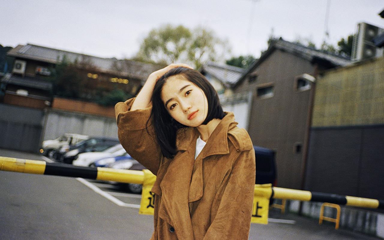 短发美女文艺洒脱写真图片桌面壁纸