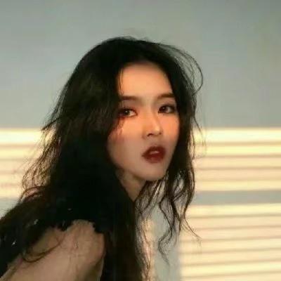 好看女生伤感网红个性头像爱情就是一次又一次的爱上同一个人