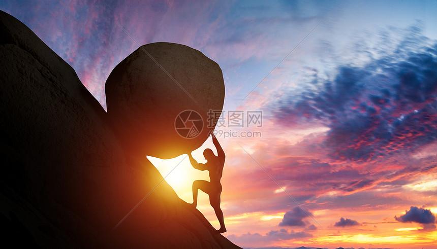 推石头的人剪影