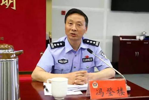 首次!镇江市公安局11名新任一,二级警长向宪法宣誓!