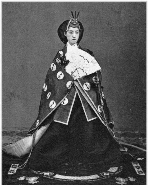 昭宪皇太后,原名一条美子,明治天皇皇后,她对日本近代女子