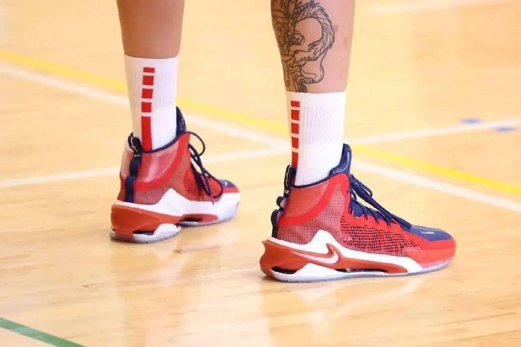 前段时间rookie君发布了一篇关于nike团队鞋zoom gt jump的文章,大家