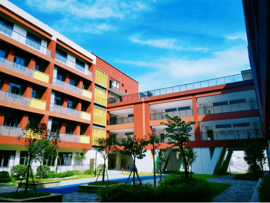 近日,天府新区多所学校,四川大学附属实验小学南区学校及成都外国语