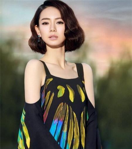 戚薇百变发型 御姐范pk少女范