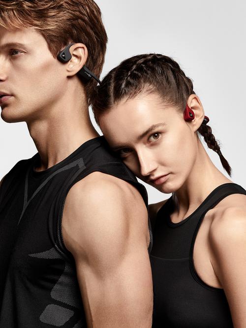 运动耳机形象海报案例展示