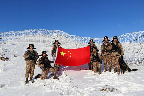 守好国门零下16边防战士踏雪巡逻