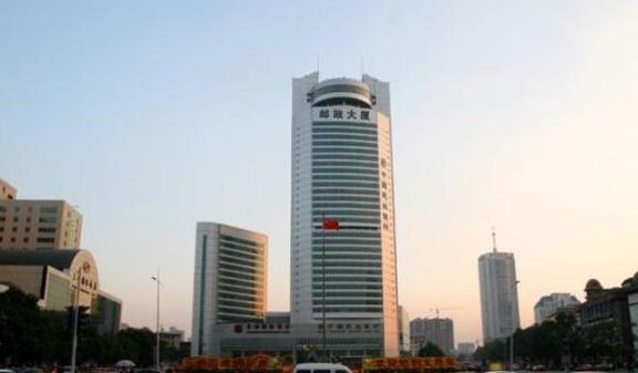 山西—太原:邮政大厦,位于太原市迎泽大街五一广场的纯地标性建筑.