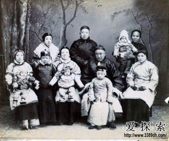 张宗昌和他四个姨太太的合影