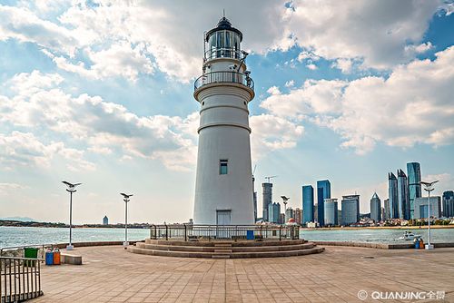 青岛情人坝白色灯塔