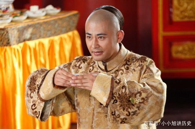 转移到他们共同的儿子——皇三子胤礽的身上