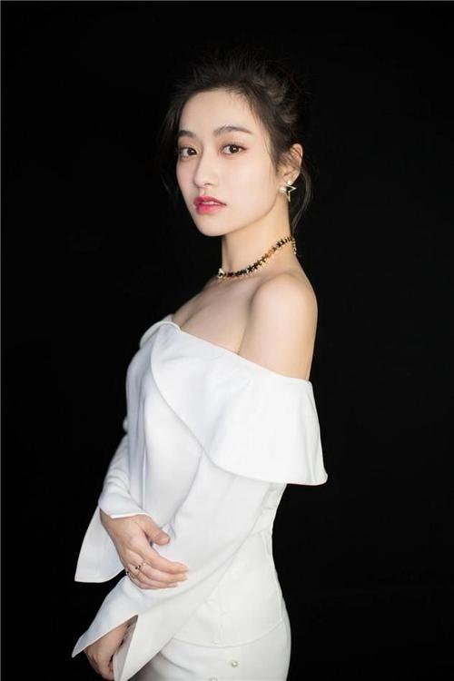 女神孙雪宁:第4995期时尚潮流穿搭欣赏