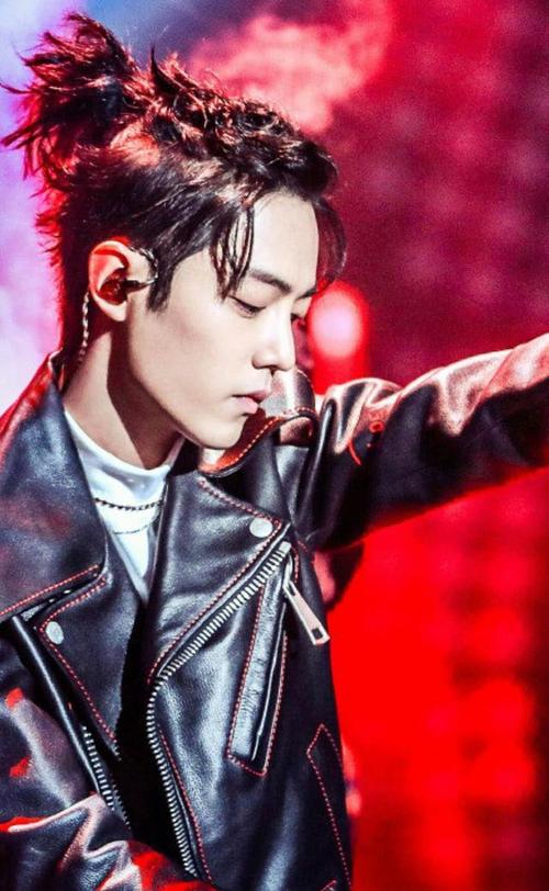 肖战说自己从没尝试过脏辫,被造型师强烈建议后,效果太a了