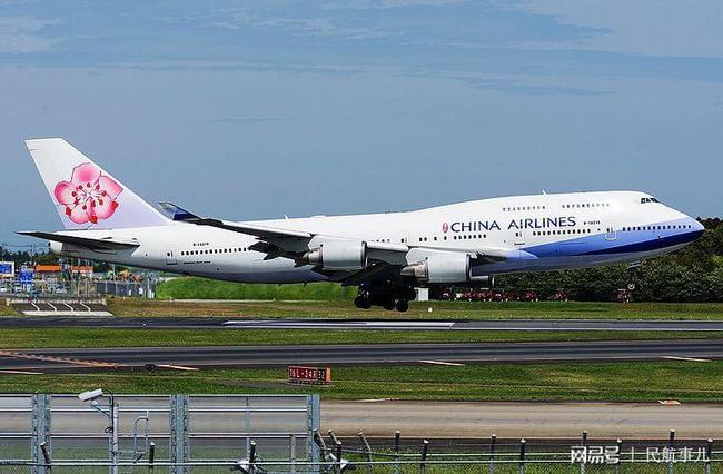 最后一架波音747-400客机光荣退役