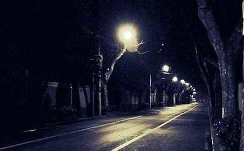 106国道灵异事件,路边看见衣服千万不能捡