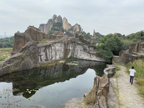 绍兴羊山石城.是一座天然溶洞景观的风景区.山高水长是一座美丽古城