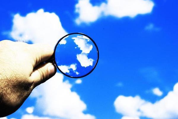 透过放大镜的角度来拍摄这一系列的相片,让我们换个角度看世界,发现