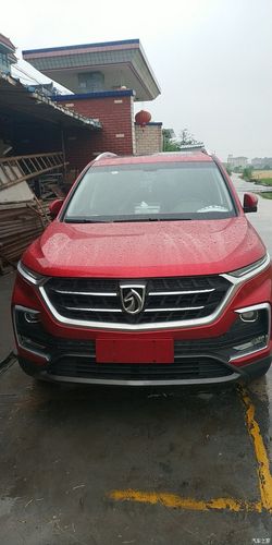 想入手宝骏530,该怎么选颜色,中意极光银和琉璃红.