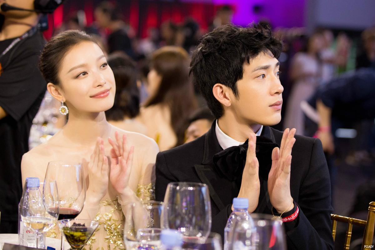 井柏然倪妮首次合体亮相芭莎慈善夜