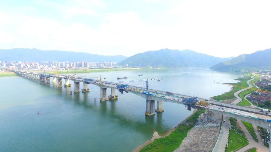 肇庆大桥扩建工程主桥合龙