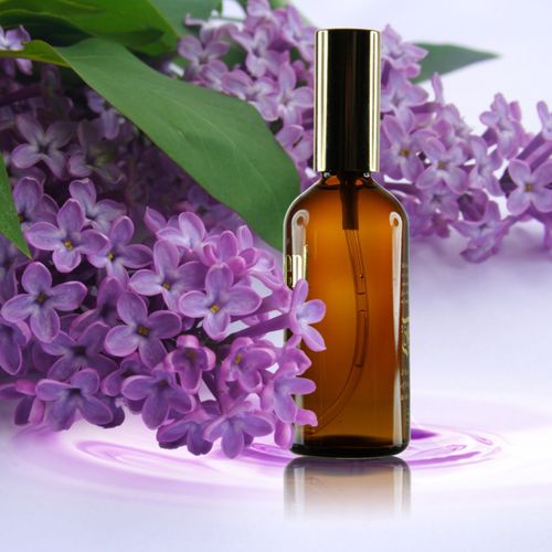 8,可以适用的用一些镇定皮肤的精油,比如薰衣草就有镇定舒缓的作用.