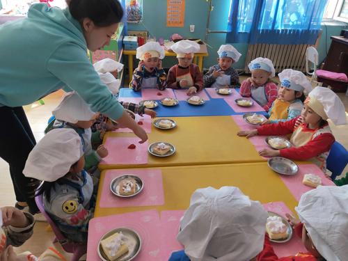 烘焙实践课堂《草莓蛋糕》——站前幼儿园中班 - 美篇