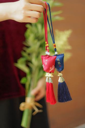 巧手做香包 浓浓端午情