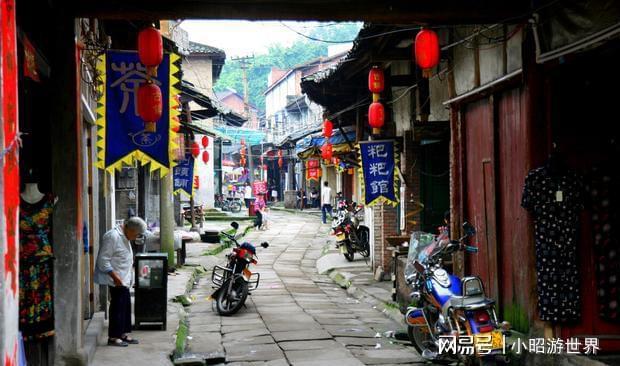 重庆这个古镇很奇怪游客前往只为看花喝茶却不理睬古镇景色