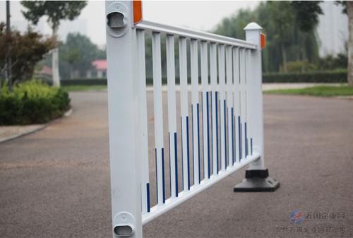 陕西护栏网厂家市政交通隔离栏道路马路公路栅栏交通设施防护栏