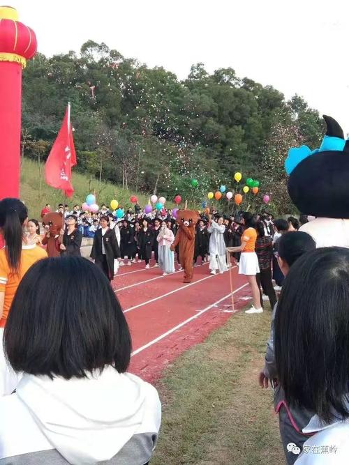 蕉岭华侨中学2018年校运会让人耳目一新.