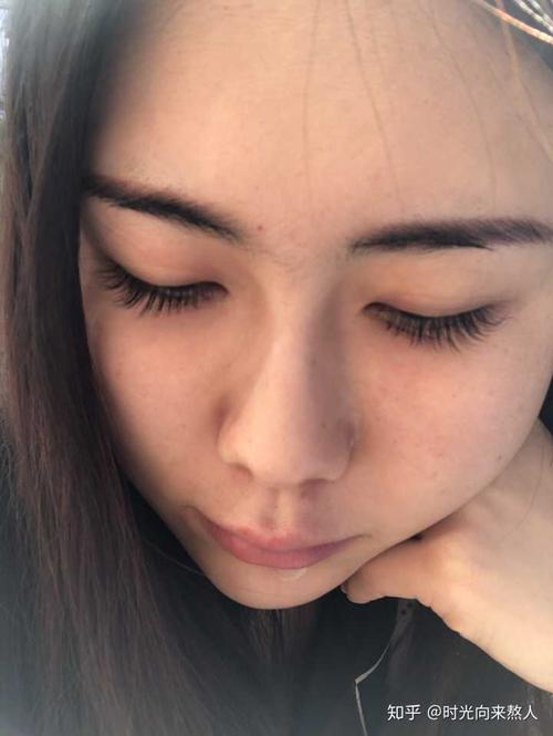 睫毛天生就比较长,又坚持涂睫毛增长液3年多了,做了角蛋白翘睫(烫睫毛