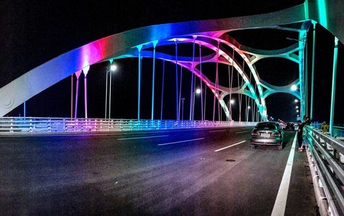 夜色下的东海岸大桥,成了近期汕头的"网红桥".杨立轩 摄