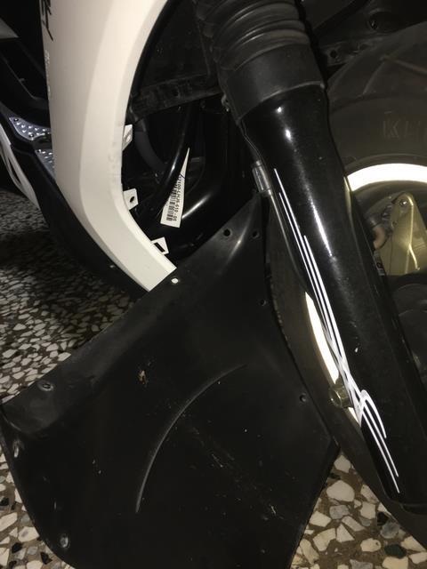 铃木踏板车怎么拆前壳 踏板摩托车前脸拆卸图