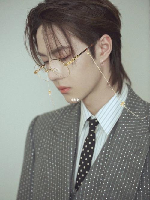 王一博的侧脸有多绝呢98_侧脸_王一博_娱乐_明星